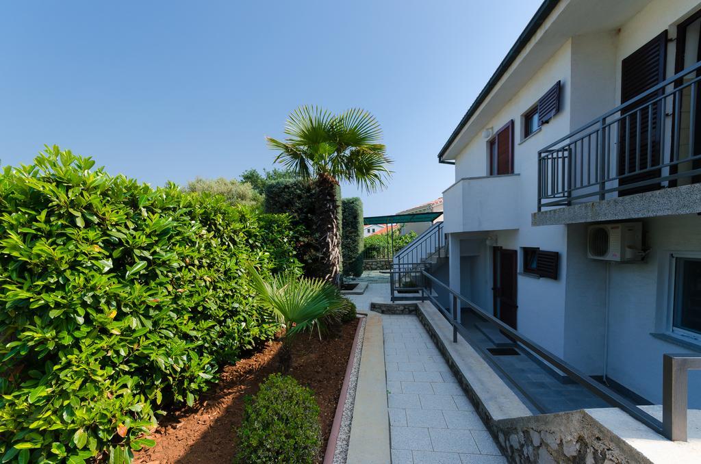 Apartments Miha Đảo Krk Ngoại thất bức ảnh